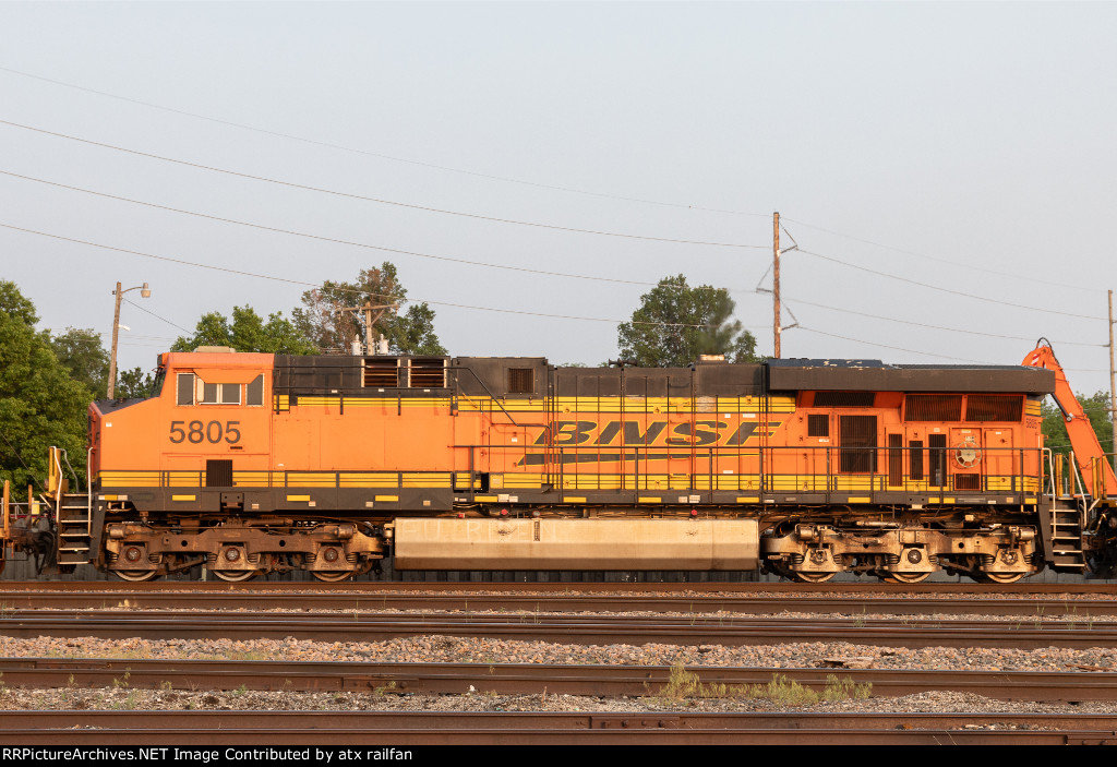 BNSF 5805